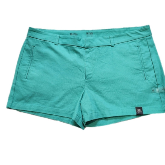 Chino shorts Mid rise Green color Slip pockets Size 18  A NEW APPROACH  NWT - Picture 5 of 14